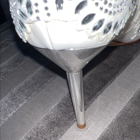 ✨ Royal Radiance Jeweled Stiletto Pumps ✨ - Picture 7 of 9